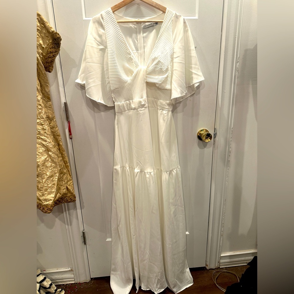 Chic White Maxi Dress with Flutter Sleeves